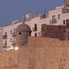 Renaissance Walls and the Portal Fosc
